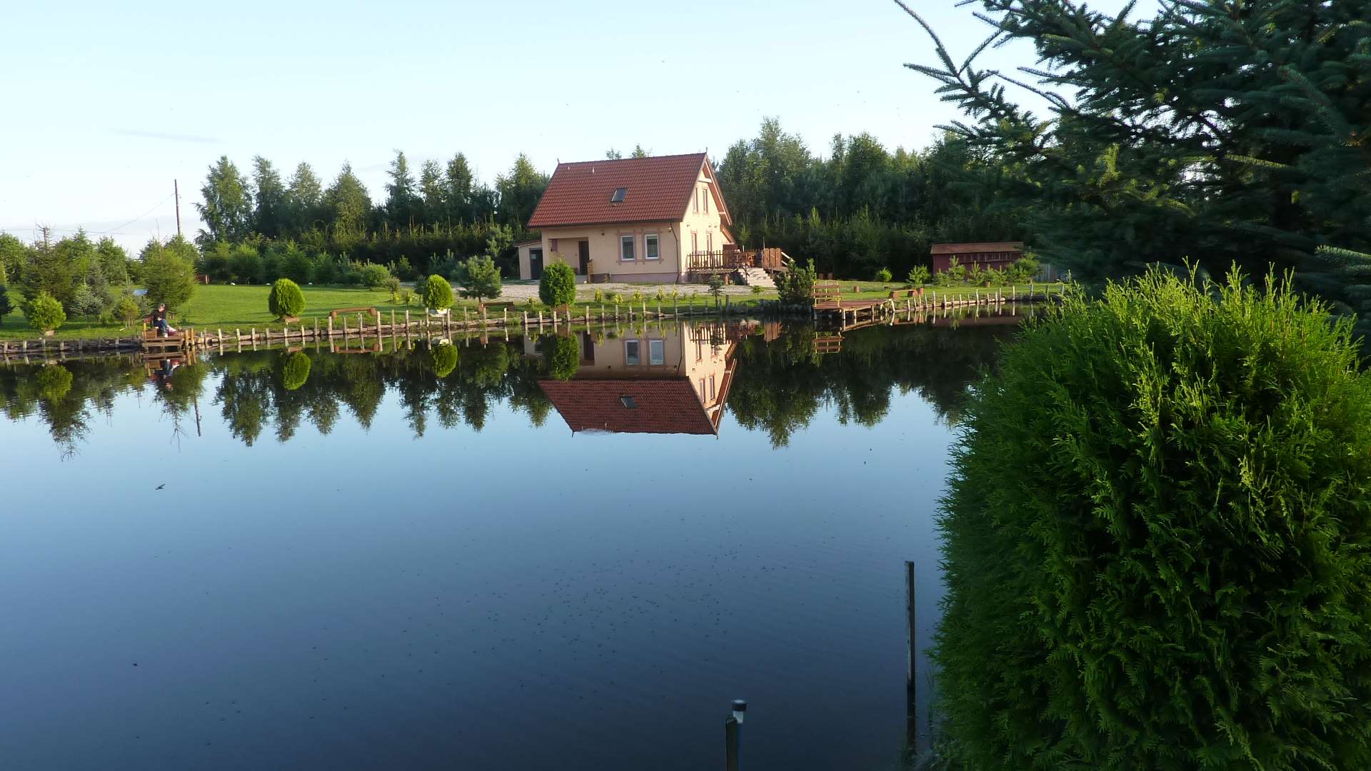 KRUKLANKI Domek nad stawem