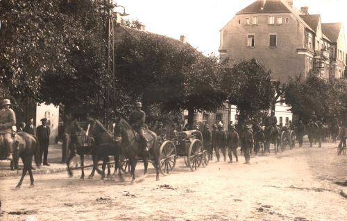 Defilada wojskowa na warszawskiej Lykstr